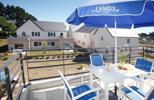 Baden Condo | Piscine Extérieure Chauffée | Appart accueillant