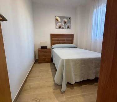 Dean Pequeno Apartment | Piso en Ribeira a 20metros de la playa de Coroso by Cristian&Tamara "alquileres"