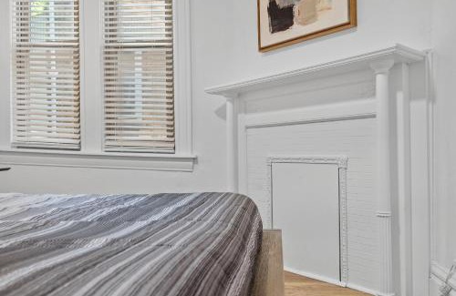 Shadyside House | Pittsburgh Shadyside 1C Spacious and Cozy Private Bedroom with Shared Bathroom