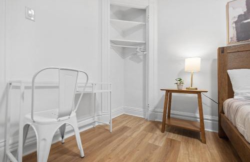 Shadyside House | Pittsburgh Shadyside 1C Spacious and Cozy Private Bedroom with Shared Bathroom