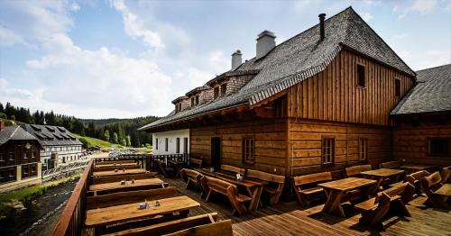 Modrava House | Pivovar Lyer