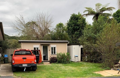 Okere Falls House | Piwakawaka Cottage. - At Peace With the World