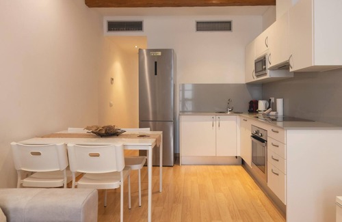 Old Town Apartment | Plaça Raims - Holiday Apartment Rental in Girona | Bravissimo