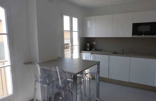 Saint-Tropez City Centre Apartment | Place of the Strings in the heart of St Tropez apartment T2 new 2/4 with parking