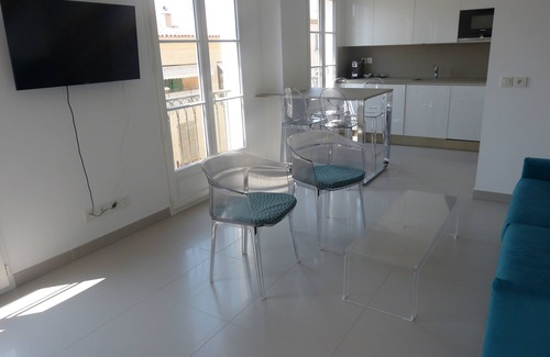 Saint-Tropez City Centre Apartment | Place of the Strings in the heart of St Tropez apartment T2 new 2/4 with parking