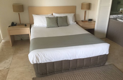 Rainbow Beach Hotel | Plantation Resort at Rainbow
