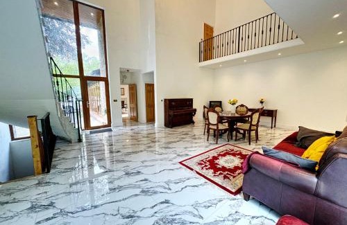 Crickhowell House | Plas Glyndwr