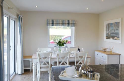 Ty Croes House | Plas Lodge
