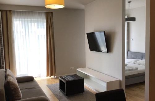 Mirow Apartment | Platinum Towers Hotel Apartments