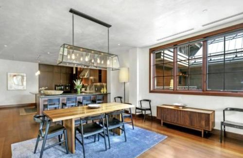 Vail Apartment | Platinum Vail Solaris 3 Bedroom With Den Vacation Rental Set At The Base Of The Mountain Just Steps From The Gondola