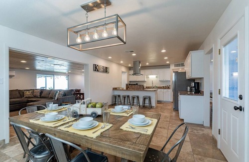 Papago Parkway House | Play on the putting green, and enjoy quality time at this amazing home