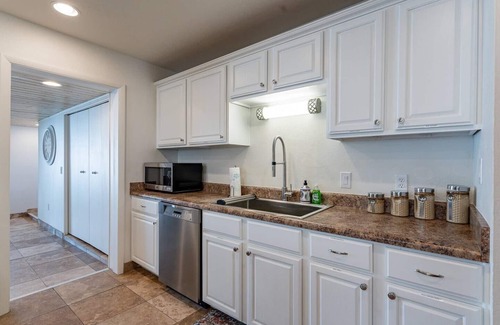 Papago Parkway House | Play on the putting green, and enjoy quality time at this amazing home