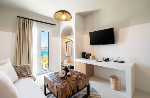 Paros Hotel | Play Paros