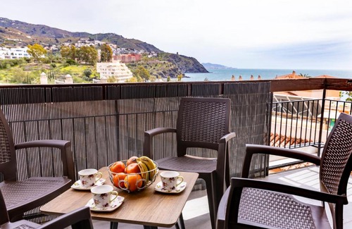 Velilla-Taramay Apartment | Playa, parque y terraza en Almuñecar