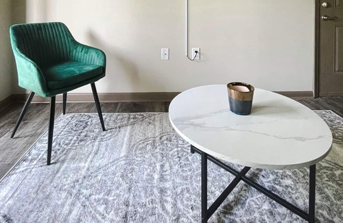 Ferndale Apartment | Pleasant 1BD/1BA w/Balcony + Gym - Little Rock