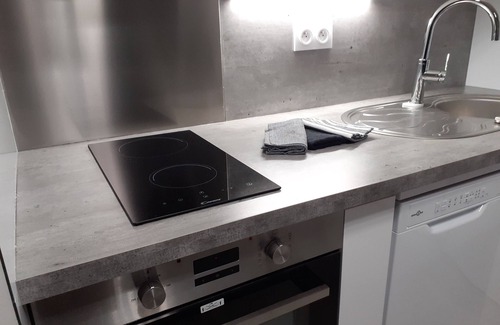 Albi Apartment | Pleasant and comfortable T2 apartment Albi city with secure private parking.