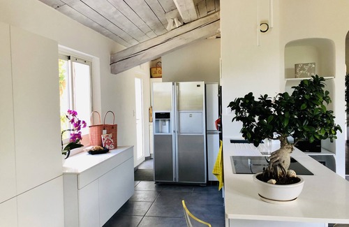 Six-Fours-les-Plages Villa | Pleasant contemporary villa swimming pool and heated SPA the beaches of Le Brusc