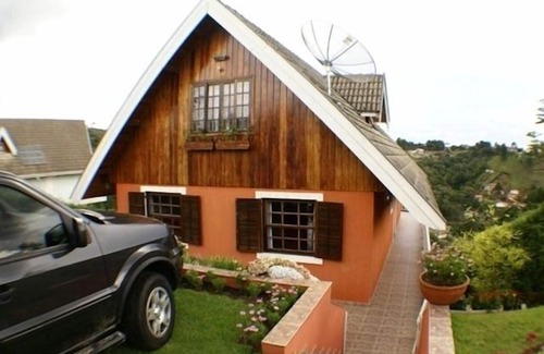 Campos do Jordao House | Pleasant Family Chalet - with nice view, garden and hiking trail.