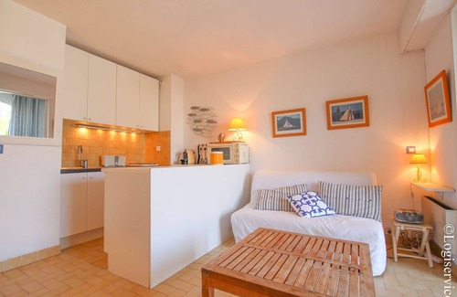 Port Grimaud Apartment | Pleasant flat located in ground garden with loggia