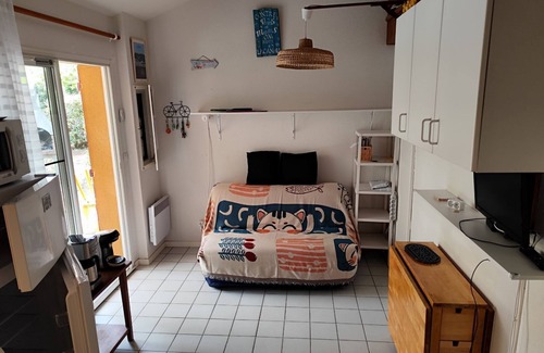 Lacanau-Ocean Cabin | Pleasant pavilion adjoining type 2 Mezzanine bordering forest with swimming pool