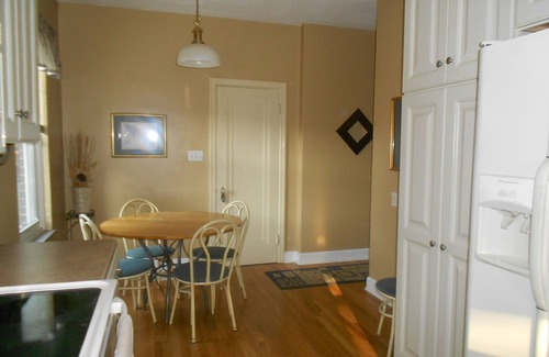 Roselawn Finance House | Pleasant Ridge - 8 miles from downtown Cincinnati in a walking neighborhood
