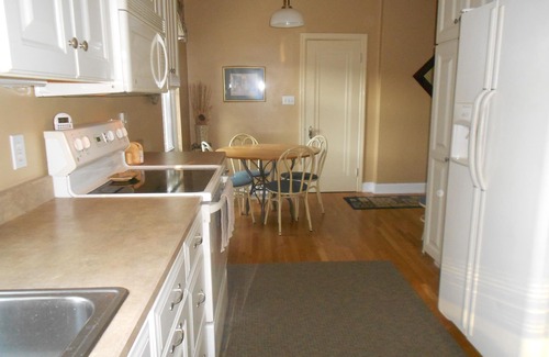 Roselawn Finance House | Pleasant Ridge - 8 miles from downtown Cincinnati in a walking neighborhood