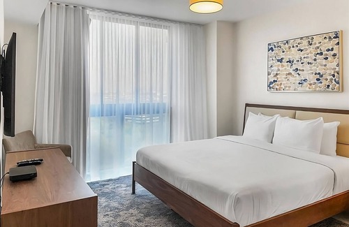 Doral Hotel | Pleasant Stay, Convenient Location! City View, Pet-friendly, Onsite Pool