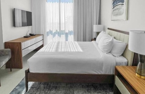 Doral Hotel | Pleasant Stay, Convenient Location! City View, Pet-friendly, Onsite Pool