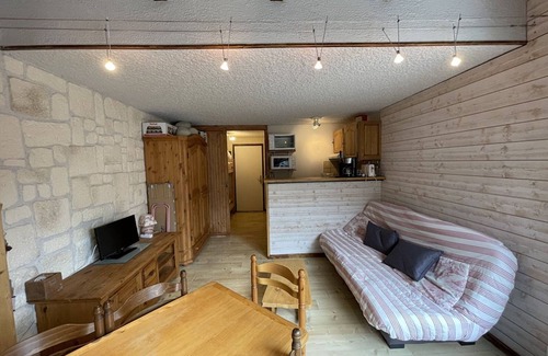Laveissiere Apartment | Pleasant studio in resort - Pets allowed