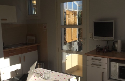 Hyeres City Centre House | Pleasant T1 in Villa, quiet (dead end), garden and parking