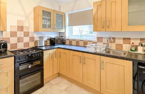 Trehafod House | PLEASANT View Impressive Home In Stunning Rhondda Valley By Staystaycations