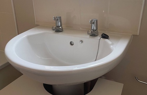 Ferndale Apartment | Please do not book. VRBO are refusing to delete the ad.