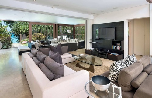 Gibbs Bay Villa | Please Inquire Before Booking – Luxury Villa