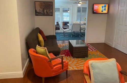 Lake Worth Cottage | Pleasures of Palmway DISCOUNT from Sept -Oct