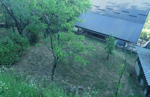 Breznik Plesivicki Apartment | Plesivica Hillside Holiday Home With Hot -tub