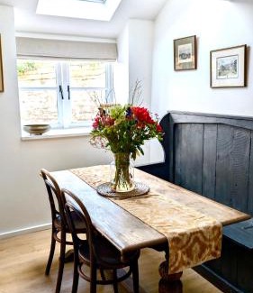 Croscombe House | Plum Cottage Somerset