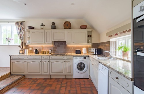 Dargate Cottage | Plum Pudding Cottage by Bloom Stays - sleeps 2 guests in 1 bedroom