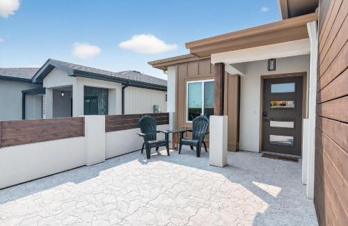 Lawrence Apartment | Plush & Roomy - Perfect for All Ages near KU & KC Duplex