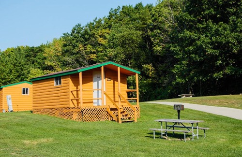 Plymouth Resort | Plymouth Rock Camping Resort One-Bedroom Cabin 6