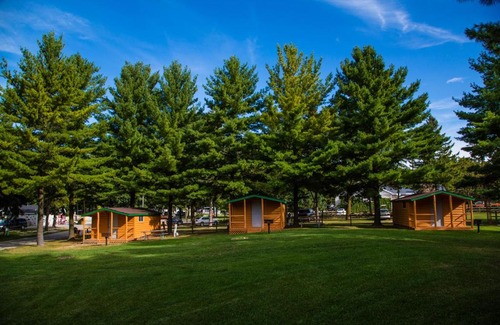 Plymouth Resort | Plymouth Rock Camping Resort One-Bedroom Cabin 6