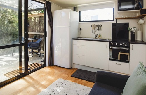 New Plymouth Cottage | Pocket Paradise Prime City Location