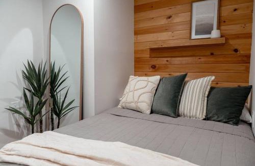 Greentown House | Pocono Mountain Retreat with Hot Tun and Sauna