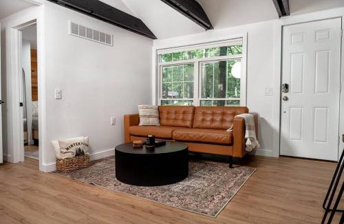 Greentown House | Pocono Mountain Retreat with Hot Tun and Sauna