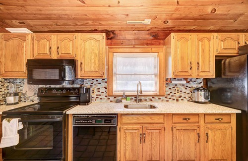 Tobyhanna Cottage | Pocono Vacation Rental With Game Room!
