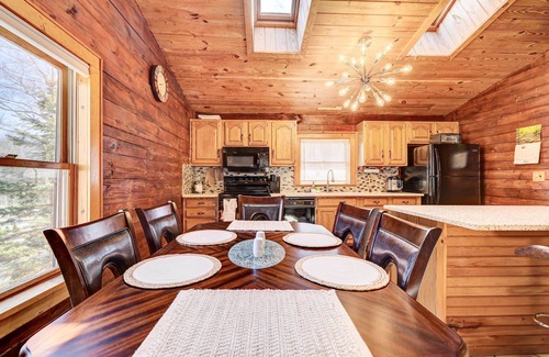 Tobyhanna Cottage | Pocono Vacation Rental With Game Room!