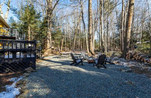 Pocono Summit Ski Chalet | Poconos Pines Retreat getaway near top attractions