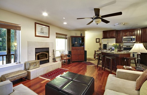 Northwood House | Poet's Corner ~ Private Retreat Surrounded by Forest, Dog Friendly