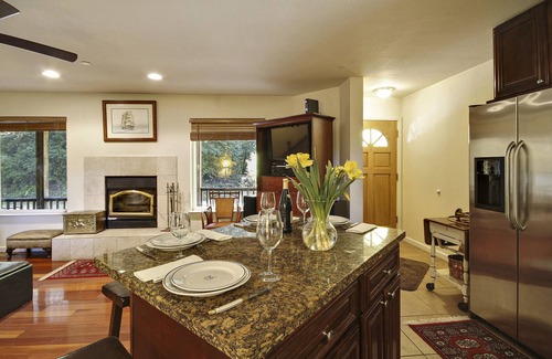 Northwood House | Poet's Corner ~ Private Retreat Surrounded by Forest, Dog Friendly