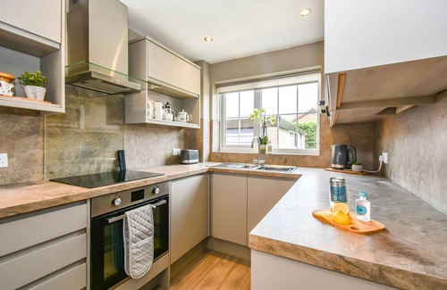 Rawcliffe House | Poets Corner sleeps 7 across 3 bedrooms.