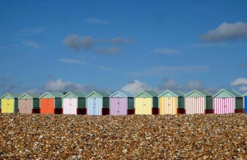Hove Apartment | Poets Rest, free parking, EV socket fees apply walk to beach